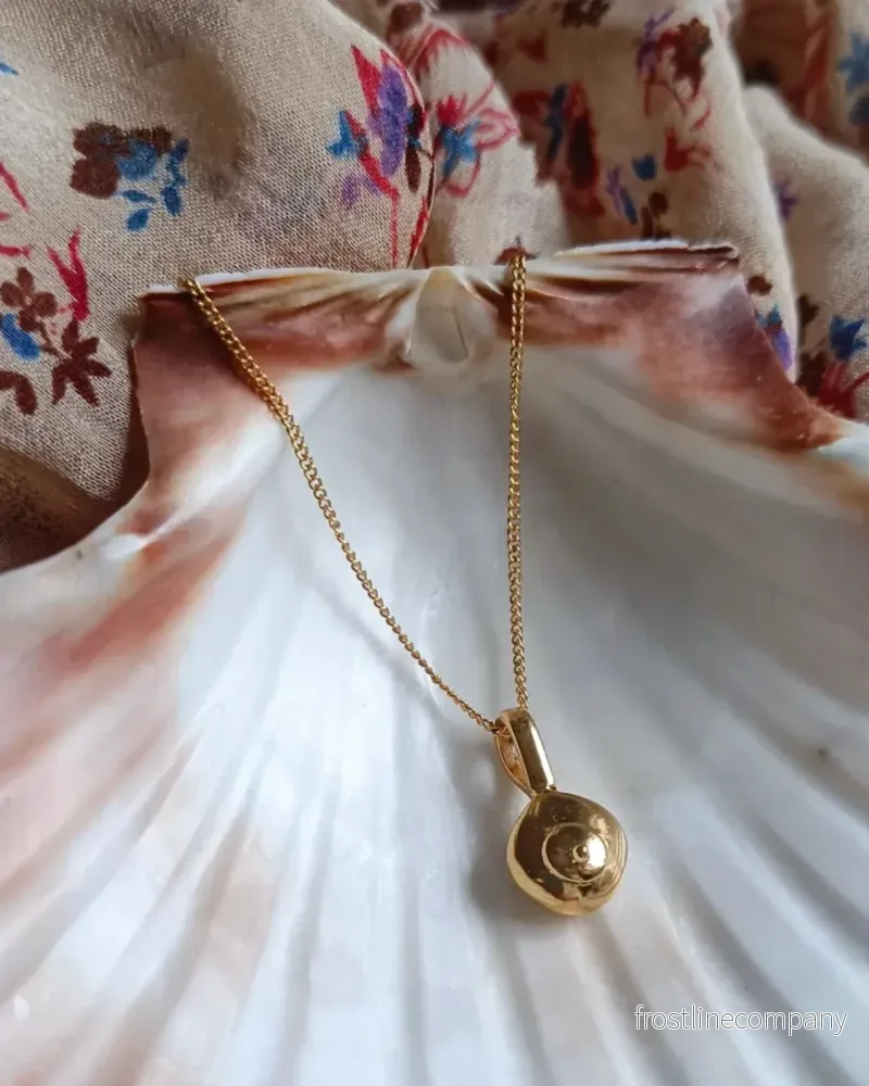 Halsband liten boob – guld Halsband liten boob – guld
