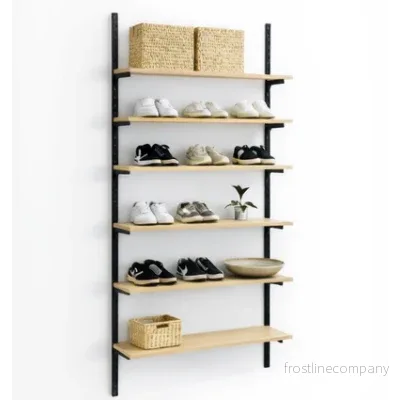 Väggsats med Framework skenor i svart, hyllor i lönn. Mått: ca. 94 x H244 cm. Som visas. Hyllvaror, skor, Skafferi, Prepper och förvaring Väggsats med Framework skenor i svart, hyllor i lönn. Mått: ca. 94 x H244 cm. Som visas. Hyllvaror, skor, Skafferi, Prepper och förvaring