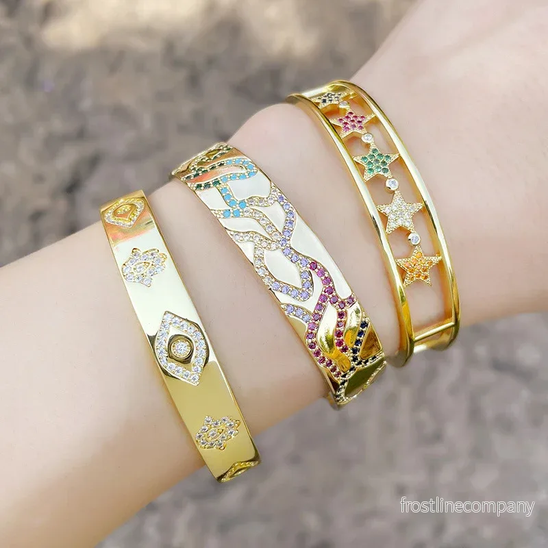 Gnistrande Armband med 5 Pavé-berlocker - Justerbar Zirkonia Armband