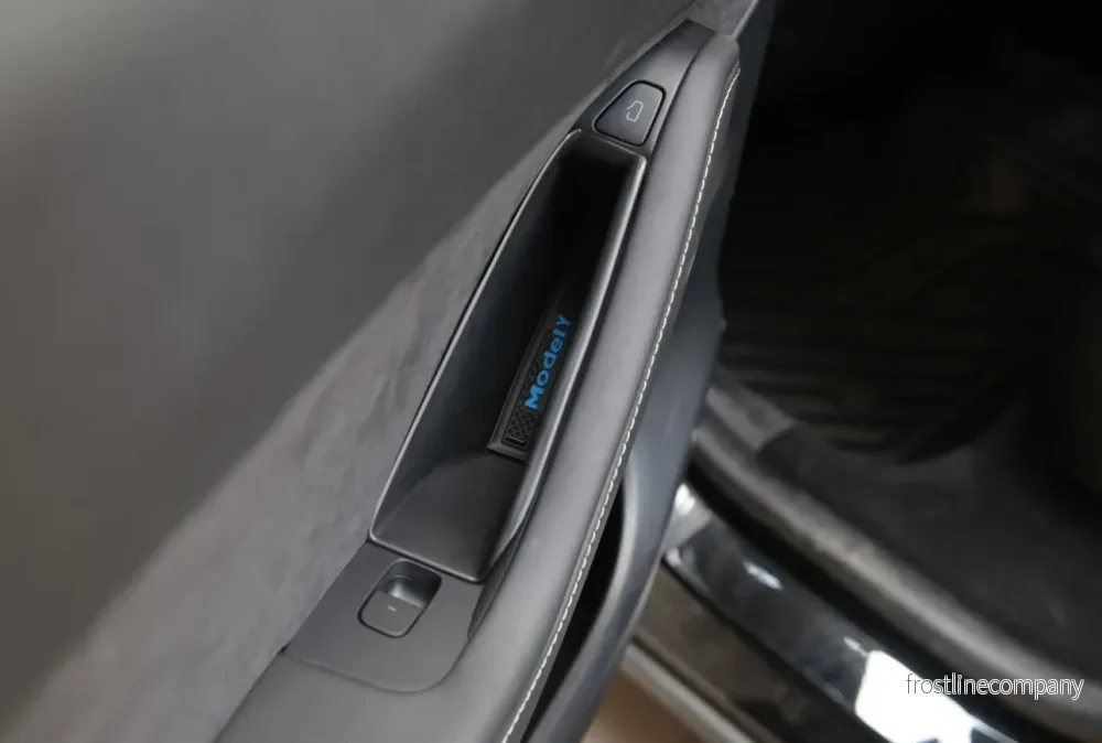 Tesla Model Y – förvaringsfack för dörrhandtag - Bild 2