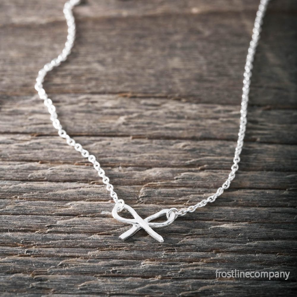 Halsband i silver rosett Halsband i silver rosett