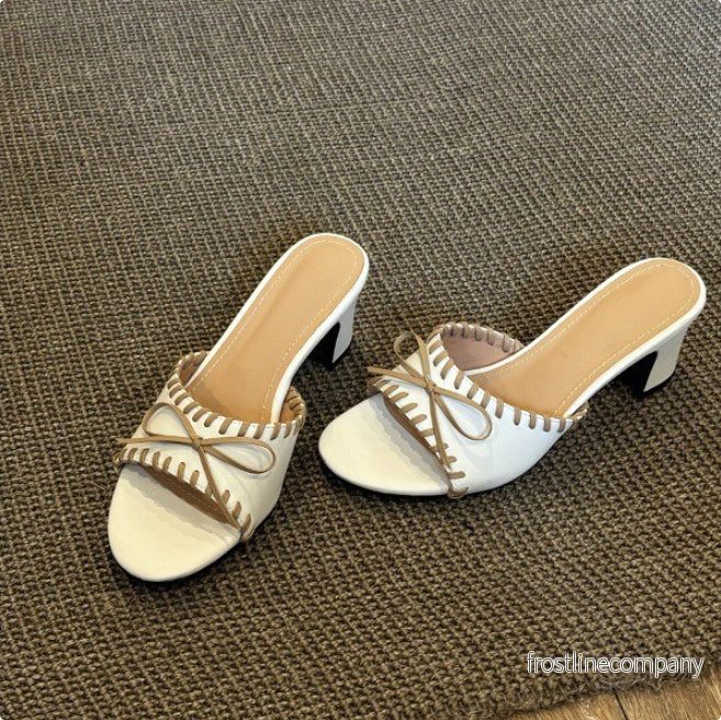 Damsandal med klack och rosett – Flätad sommar sandal