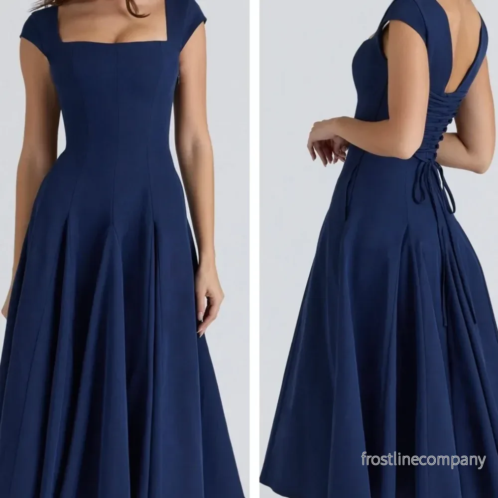 Elegant A-linjeklänning med snörning och markerad midja Elegant A-linjeklänning med snörning och markerad midja