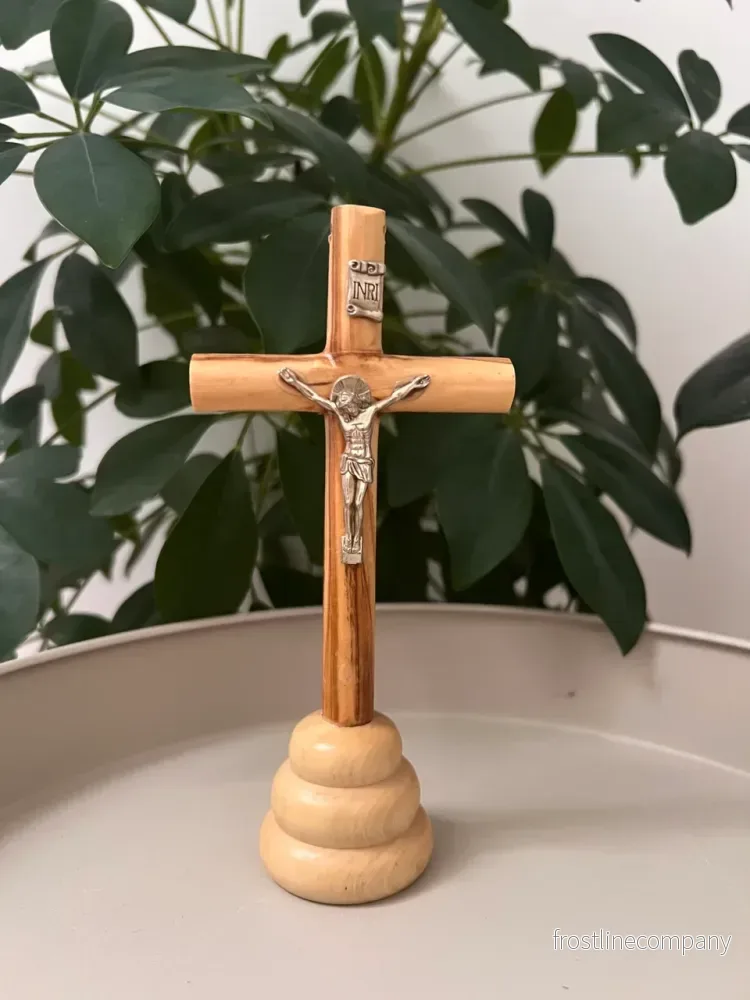 Krucifix på fot