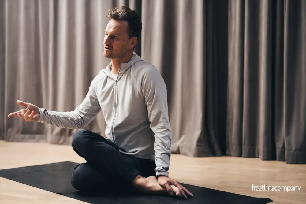 Yogalärarutbildning & Fördjupning Yogalärarutbildning & Fördjupning