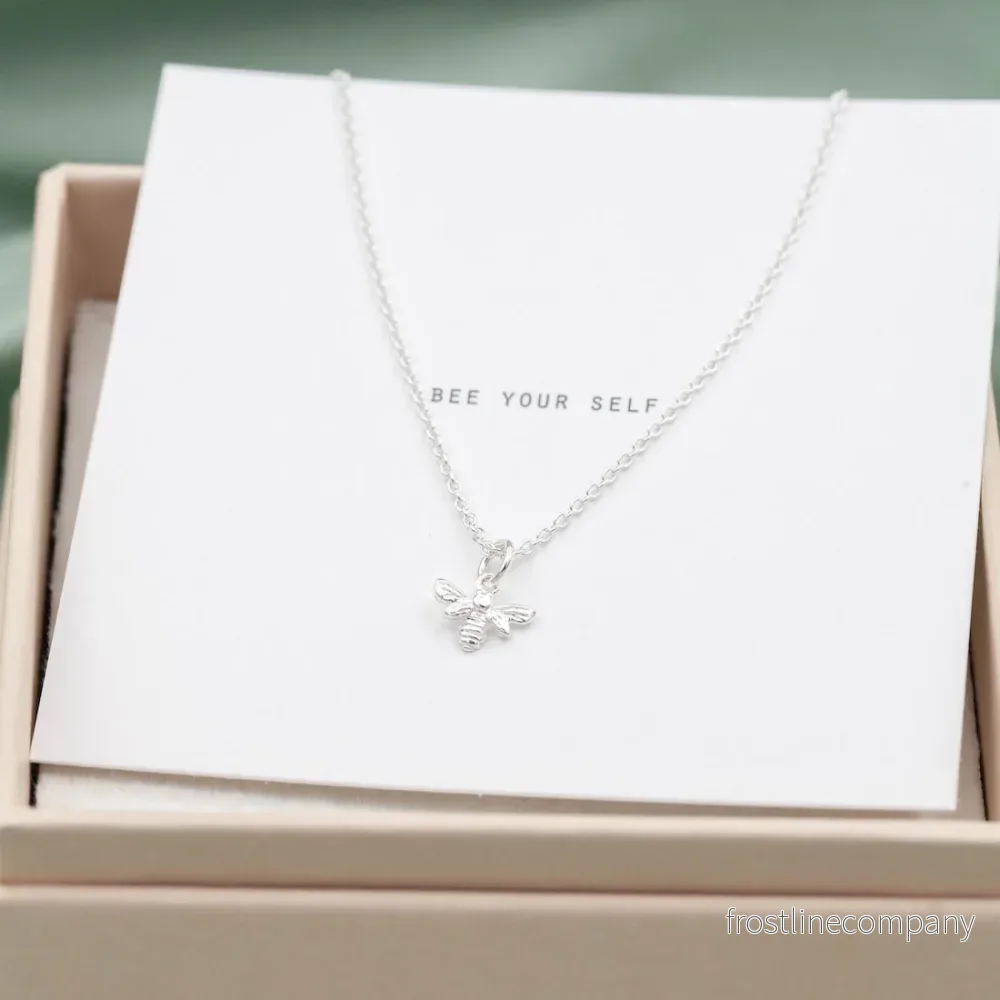 Halsband i silver bee your self Halsband i silver bee your self
