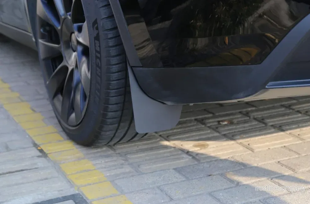 Tesla Model Y – långa stänkskydd - Bild 3