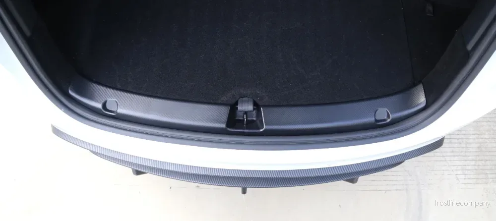 Tesla Model Y – kantskydd för baklucka - Bild 2