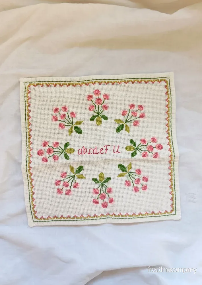 Broderi ”a,b,c,d,e, F U”