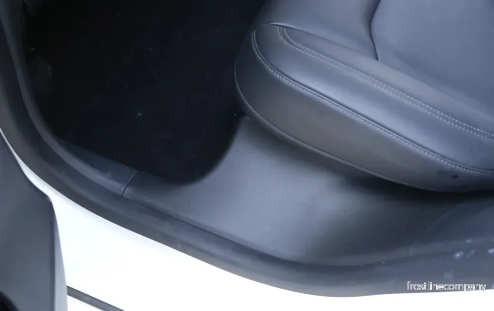 Tesla Model Y – instegsskydd - Bild 2
