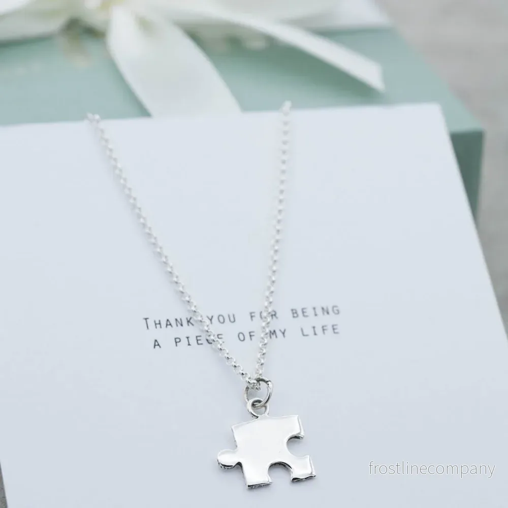 Silverhalsband pusselbit