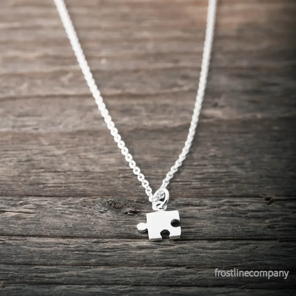 Silverhalsband liten pusselbit Silverhalsband liten pusselbit