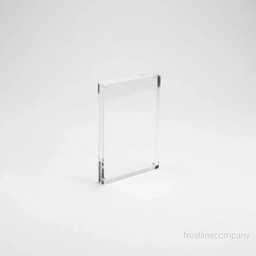 Magnetisk skylthållare, A6, B 10 x D 2 x H 15 cm, klar akryl