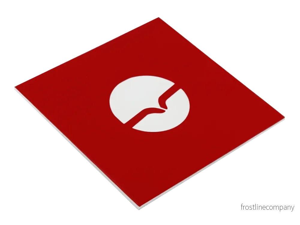 Gravyrplast Mörk Röd/Vit 600x600x1,6 mm