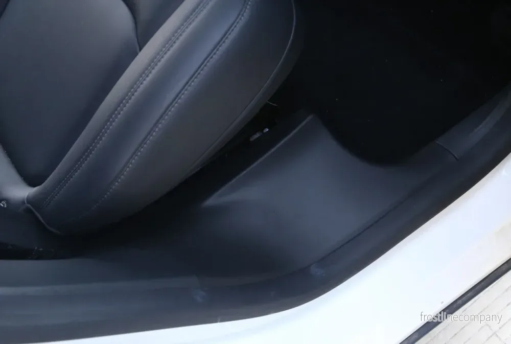 Tesla Model Y – instegsskydd - Bild 3