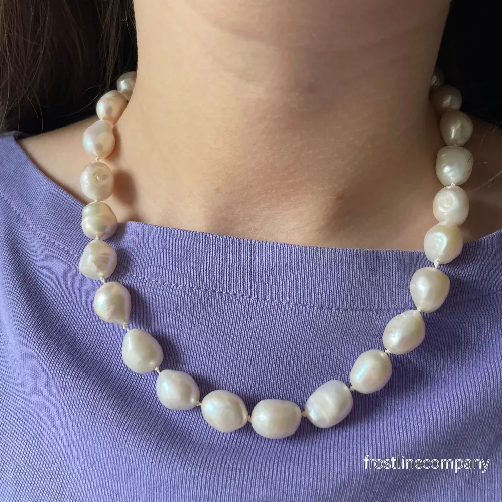 FREJA Baroque Freshwater Pearl Necklace – Hand-Knotted on Silk with 925 Sterling Silver Clasp - Bild 2