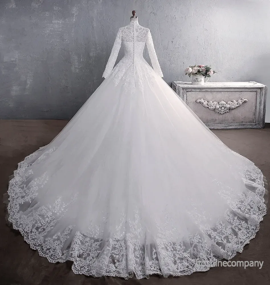 Brudklänning Prinsessa - Hög Krage - Lång Spetsärm - Stor Släp - Ballgown - Bild 2