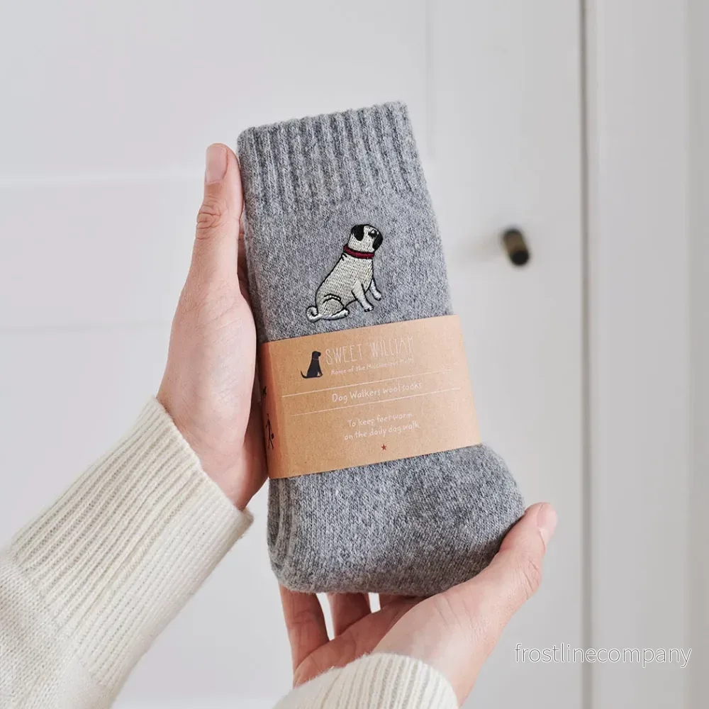 Strumpor med broderad hund - Mops