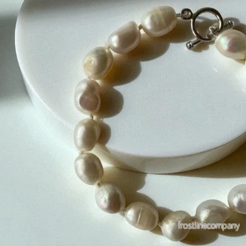 FREJA Baroque Pearl Bracelet – Hand-Knotted on Silk with 925 Sterling Silver Clasp - Bild 2
