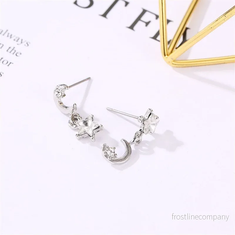 Asymmetriska Örhängen Måne Stjärna - Silver med Zirkon - Söt Dangle - Bild 2