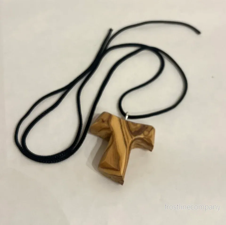 Halsband med ett kors i olivträ Halsband med ett kors i olivträ