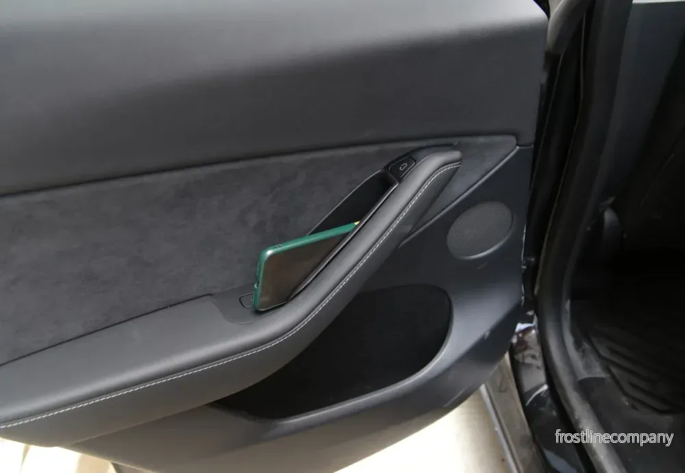 Tesla Model Y – förvaringsfack för dörrhandtag - Bild 3