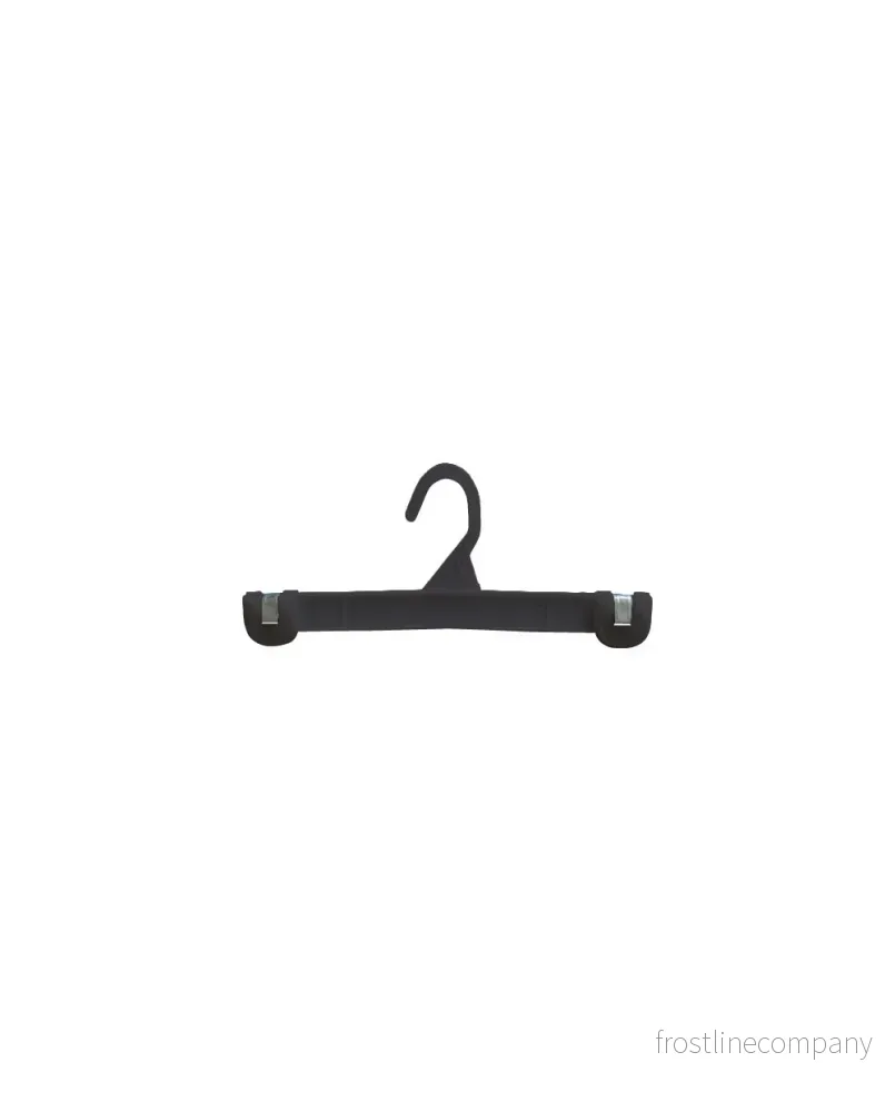 Byxgalge med metallklämmor – Svart. B 30 cm. Plastgalge Byxgalge med metallklämmor – Svart. B 30 cm. Plastgalge