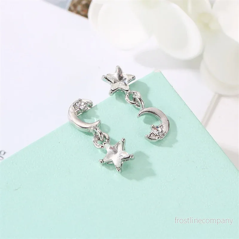 Asymmetriska Örhängen Måne Stjärna - Silver med Zirkon - Söt Dangle - Bild 3