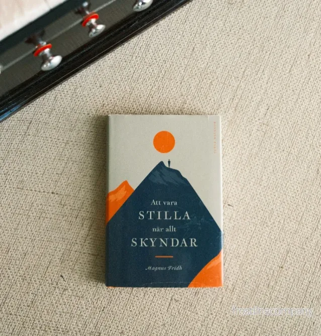 Att vara stilla när allt skyndar — En komplett onlinekurs i meditation