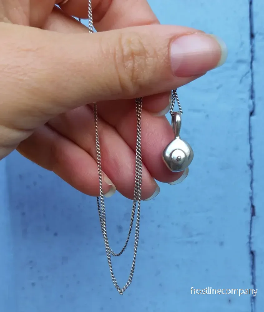 Halsband liten boob – silver