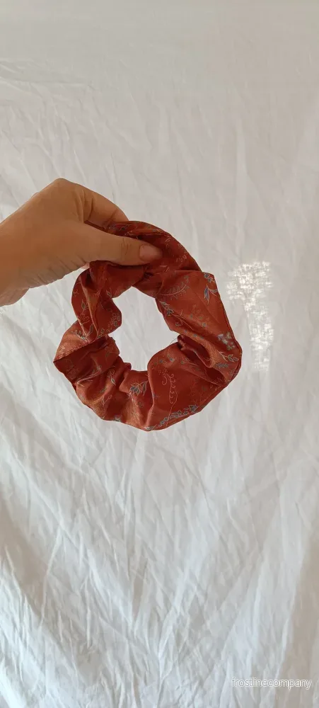 Scrunchie – vintage silke nr 11 Scrunchie – vintage silke nr 11