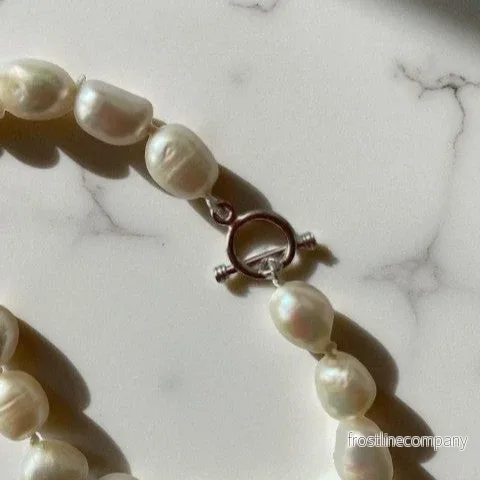 FREJA Baroque Pearl Bracelet – Hand-Knotted on Silk with 925 Sterling Silver Clasp - Bild 3