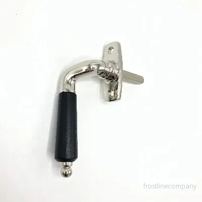 Fönsterhandtag 2785, vänster förnicklad mässing och grepp i svart trä