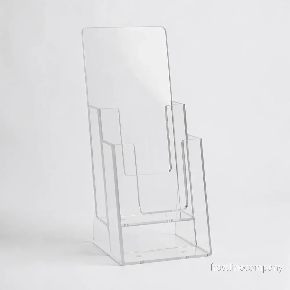 Brosjyreholder M65 med 2 rom, klar akryl. B 12 × D 12 × H 28 cm. Dybde 4,3 cm.