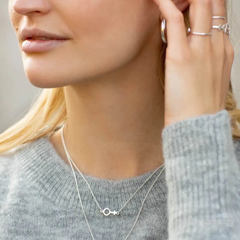 Halsband kvinnotecken silver - Bild 3