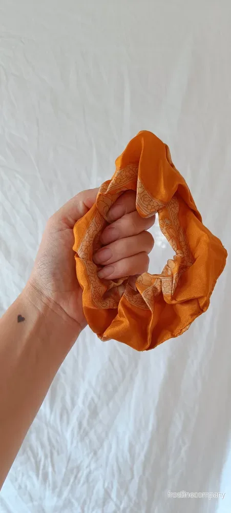 Scrunchie – vintage silke nr 15 Scrunchie – vintage silke nr 15