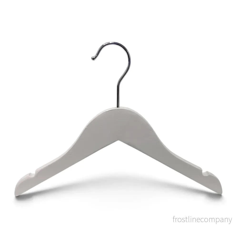 Træbøjle, massiv, platt, baby, med hake och utan stång, vit, 27 cm. Förp. 10 st. Styckpris Træbøjle, massiv, platt, baby, med hake och utan stång, vit, 27 cm. Förp. 10 st. Styckpris