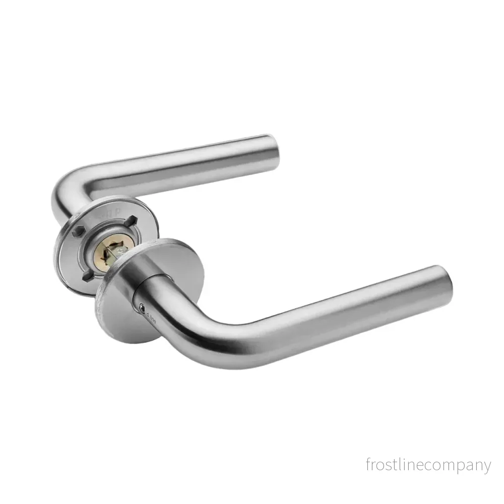Dörrhandtag design Knut Holscher L 16 snap on borstad rostfritt