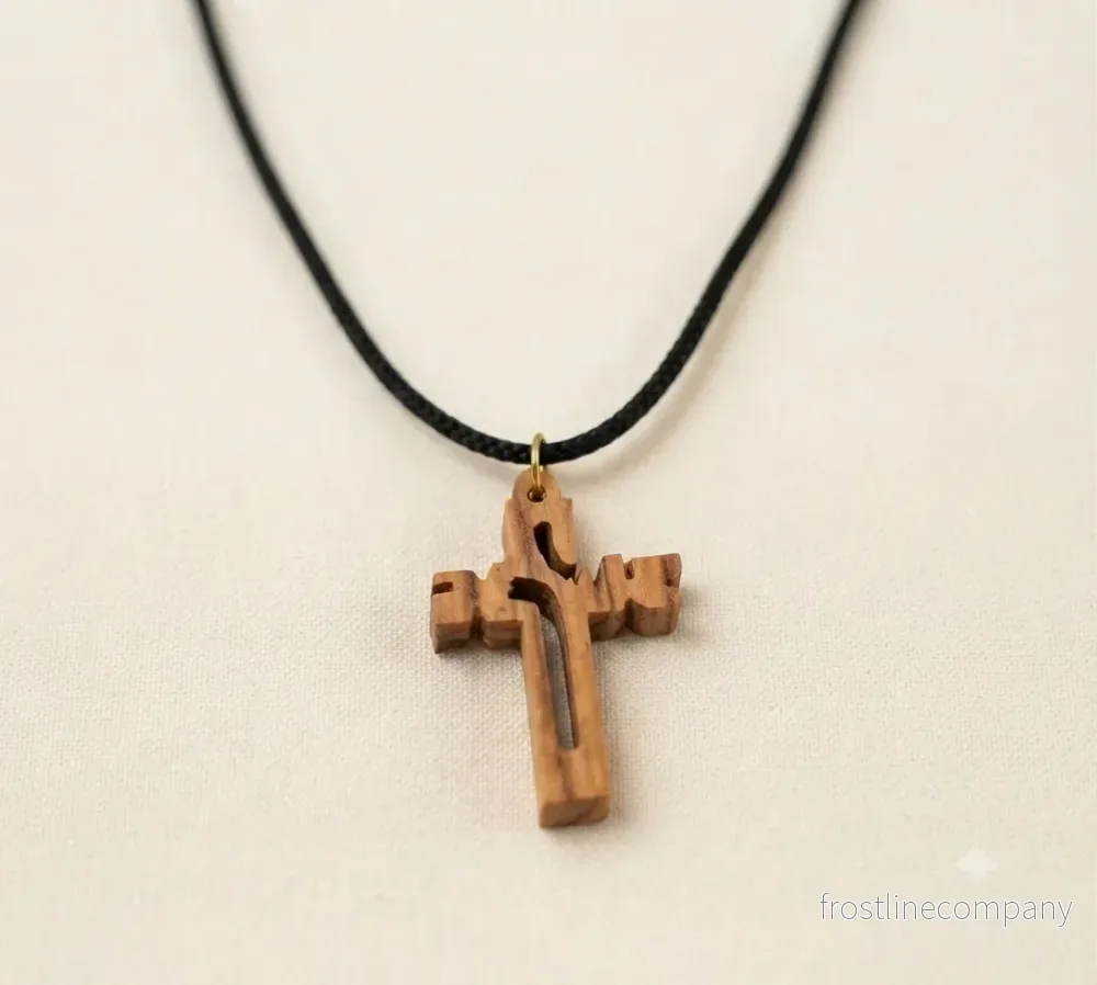 Halsband med ett kors i olivträ Halsband med ett kors i olivträ