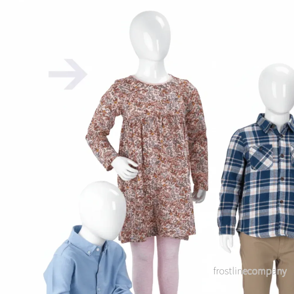 Barnmannekäng, 4 år, med huvud, utan ansikte, vit högblank, m/ rund glasfotplatta, H114 cm